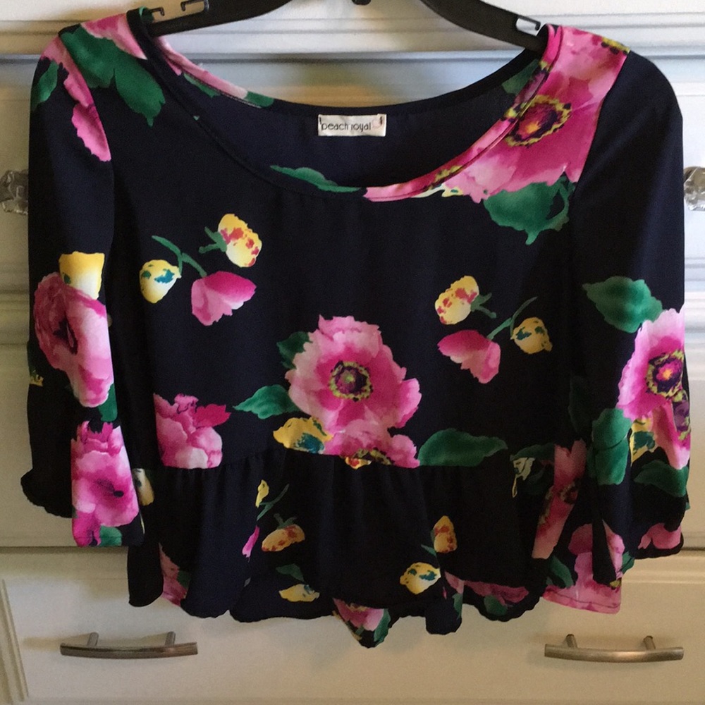 Floral, mid sleeve top